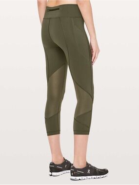 EUC Lululemon Pace Rival Crop *Full-On Luxtreme 22" in Dark Olive size 8